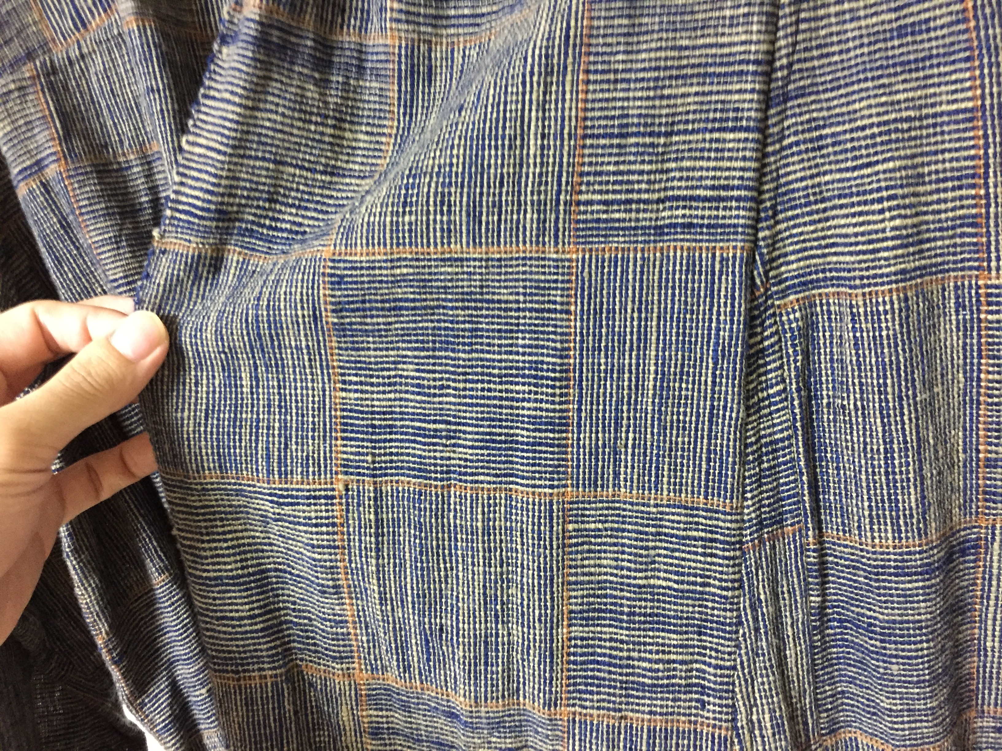 長く羽織れていろいろ羽織れる「MITTANのロングシャツ」 | ひとり部 